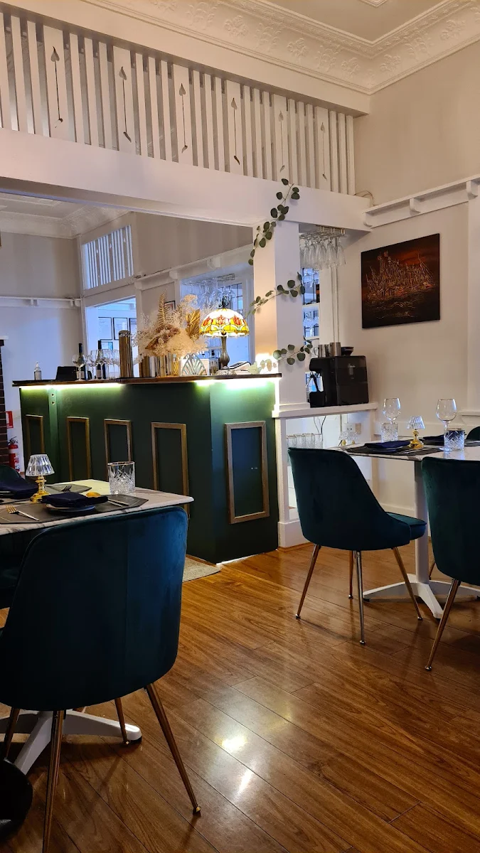 Vibe, Cozy Dining