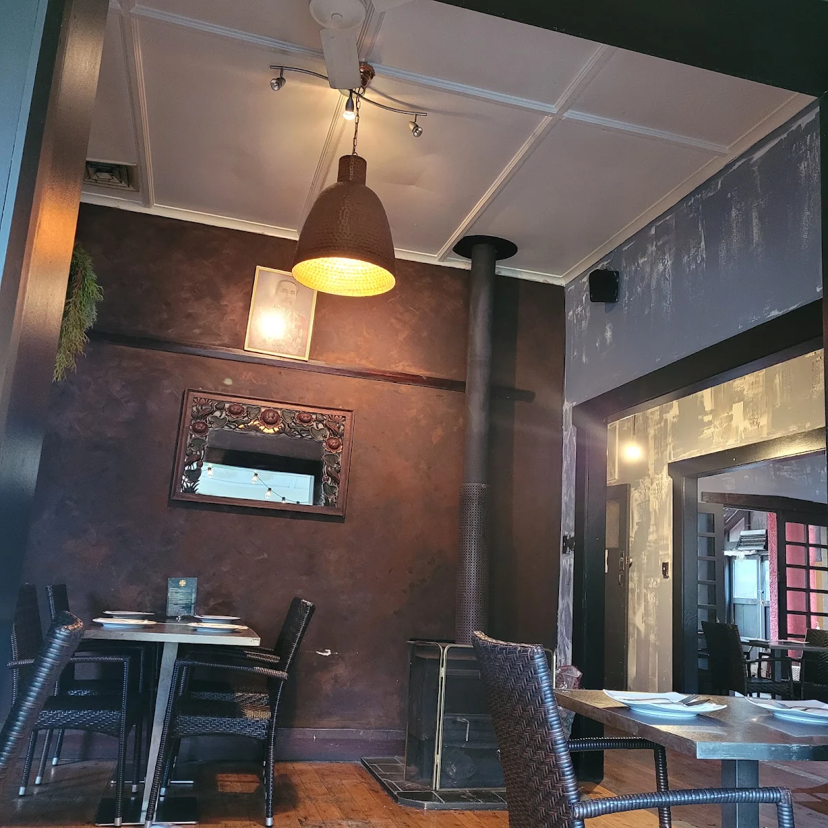 Vibe, Leura Thai house