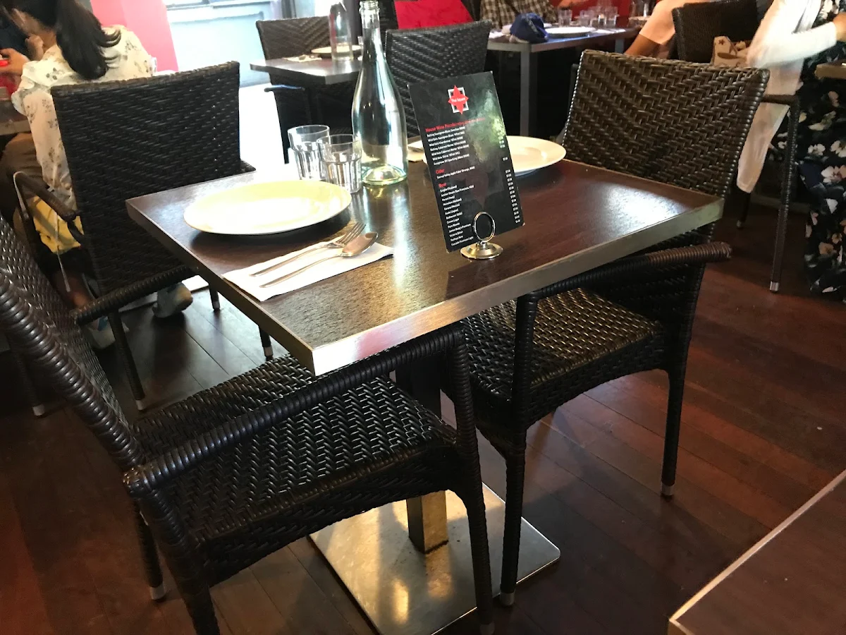 Vibe, Leura Thai house
