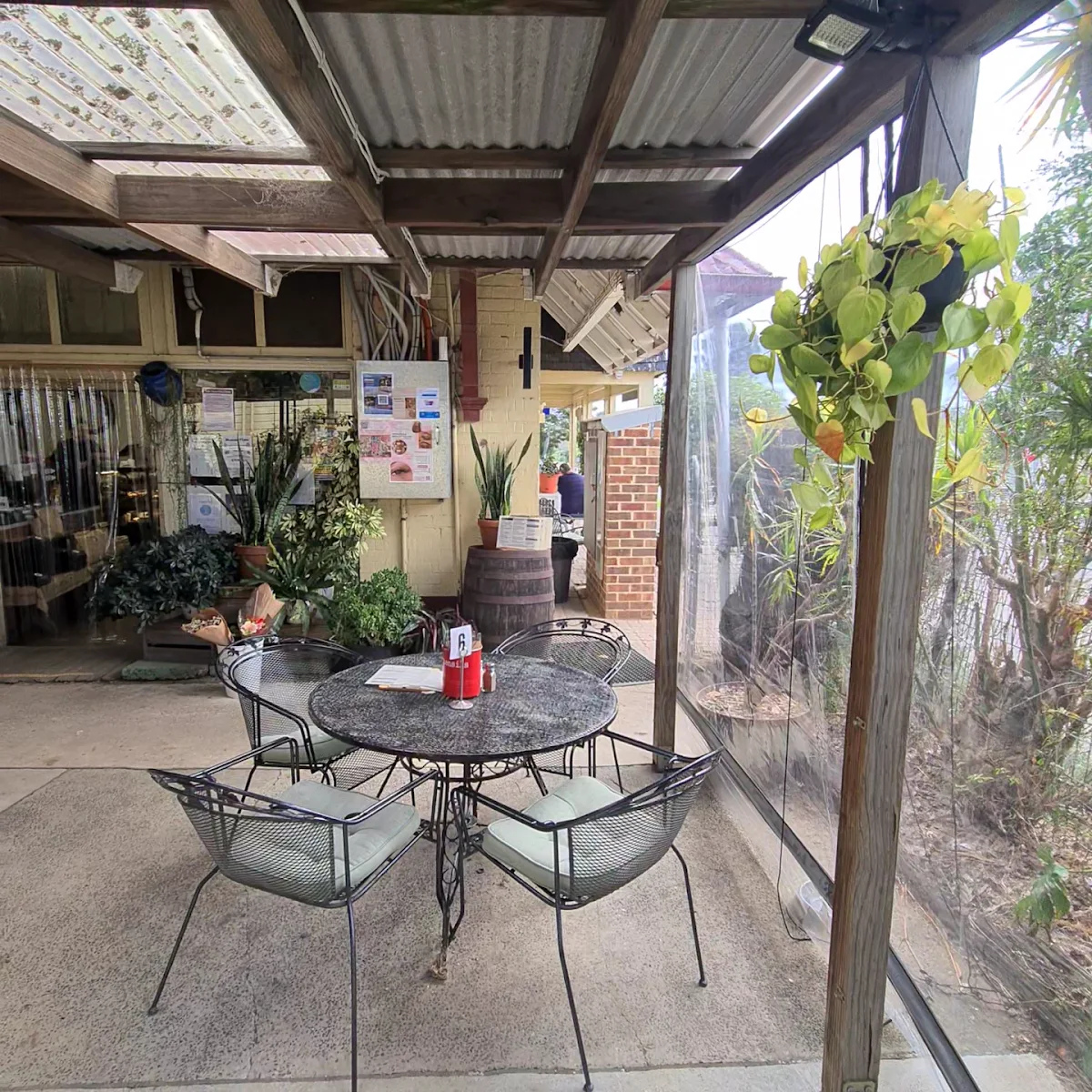 Vibe, The Menangle Store