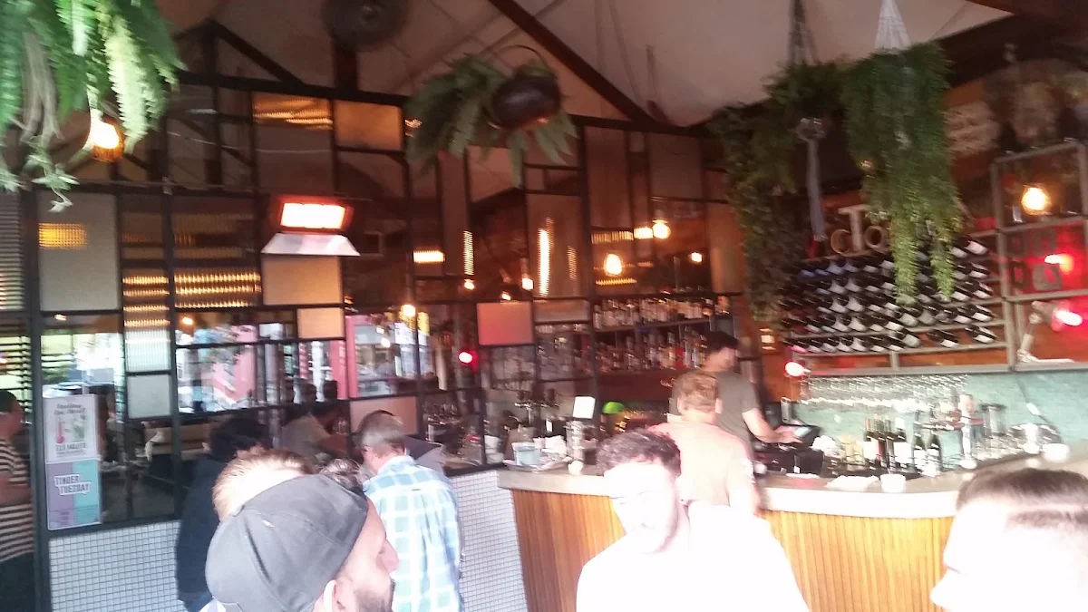 Vibe, The Vic Bar