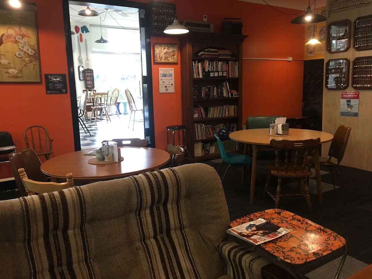 Vibe, Round Table Coffee