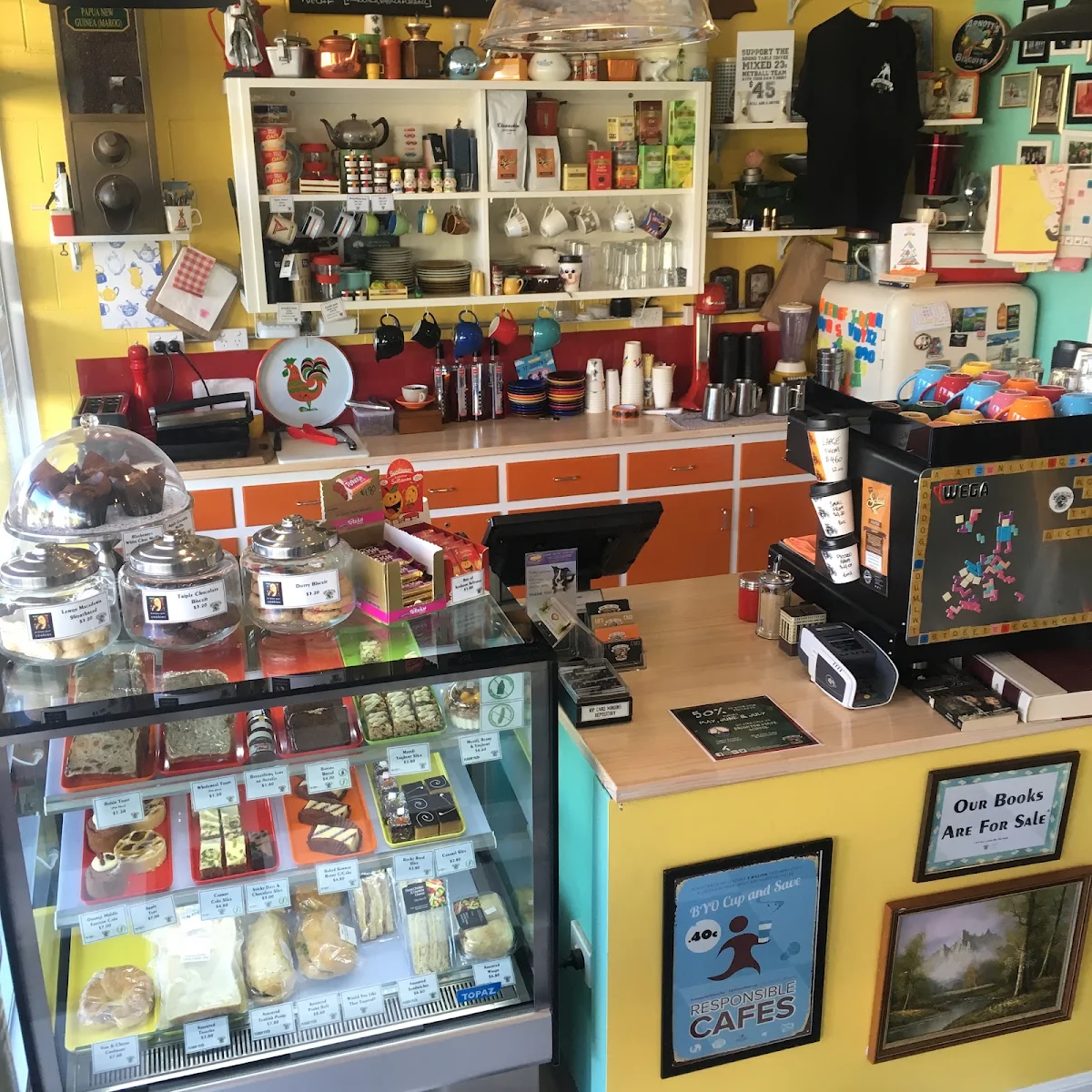 Vibe, Round Table Coffee