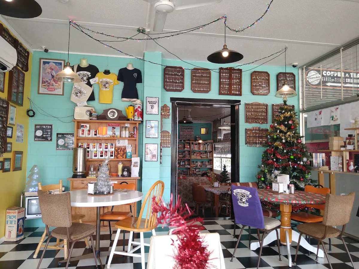 Vibe, Round Table Coffee