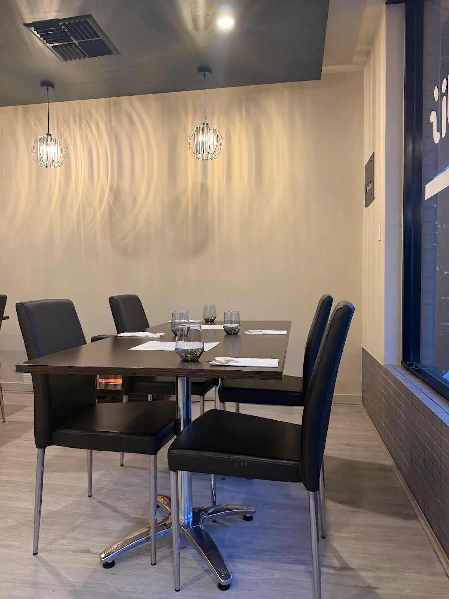 Vibe, Indi's Indian Restaurant