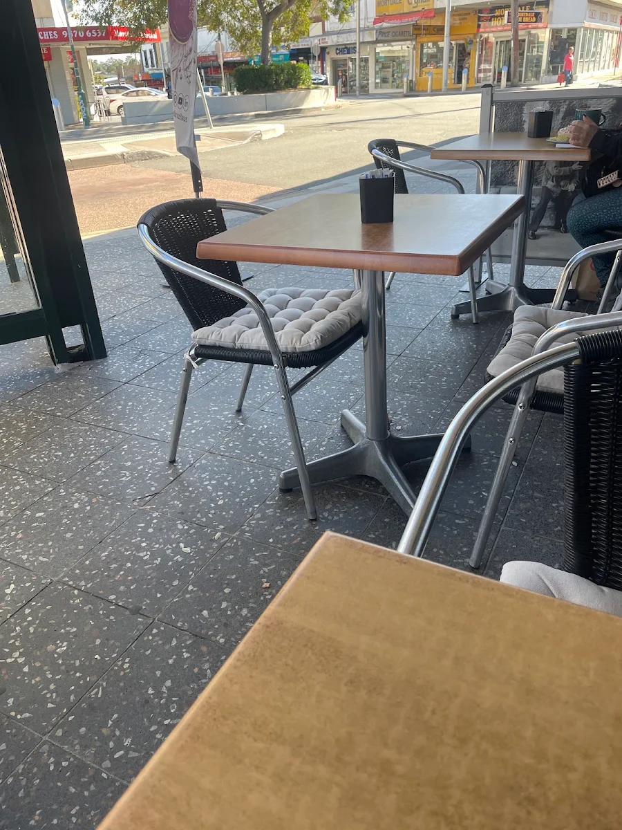 Vibe, TJ's Mortdale