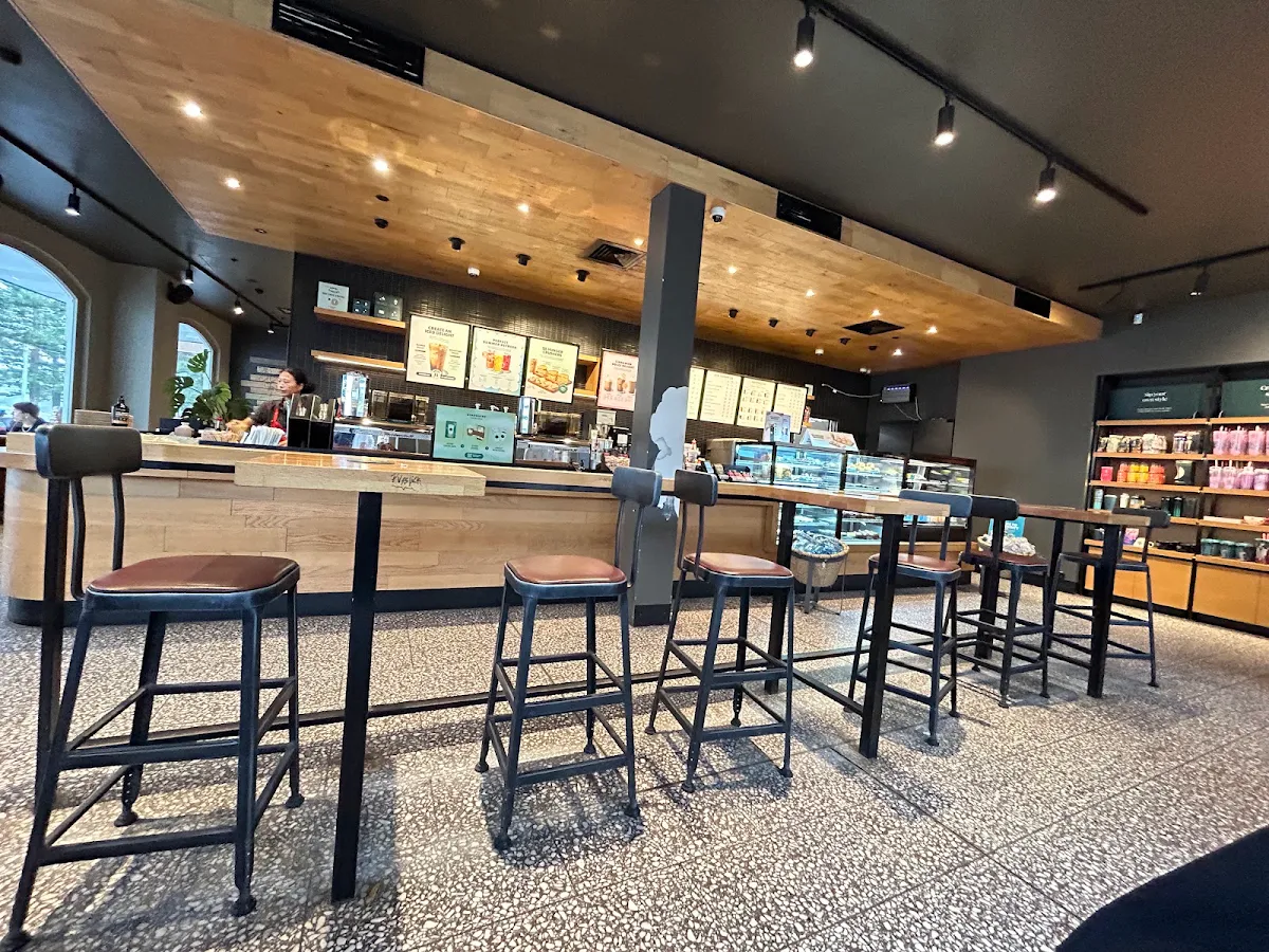 Vibe, Starbucks Manly
