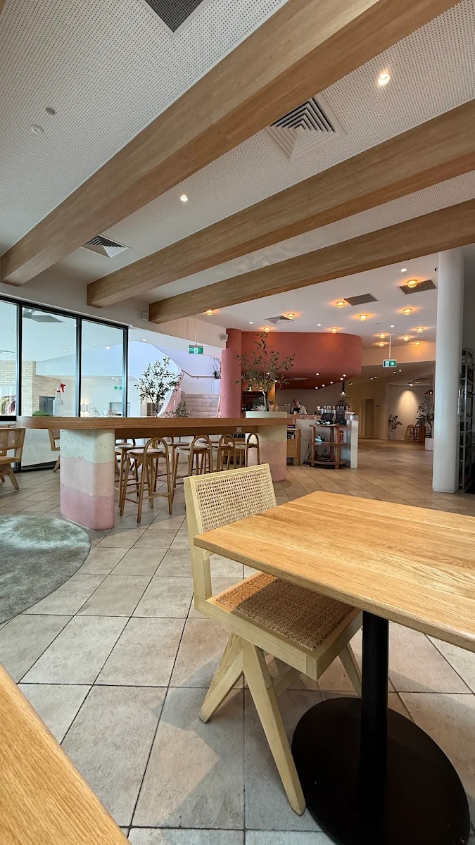 Vibe, Gigi's Restaurant
