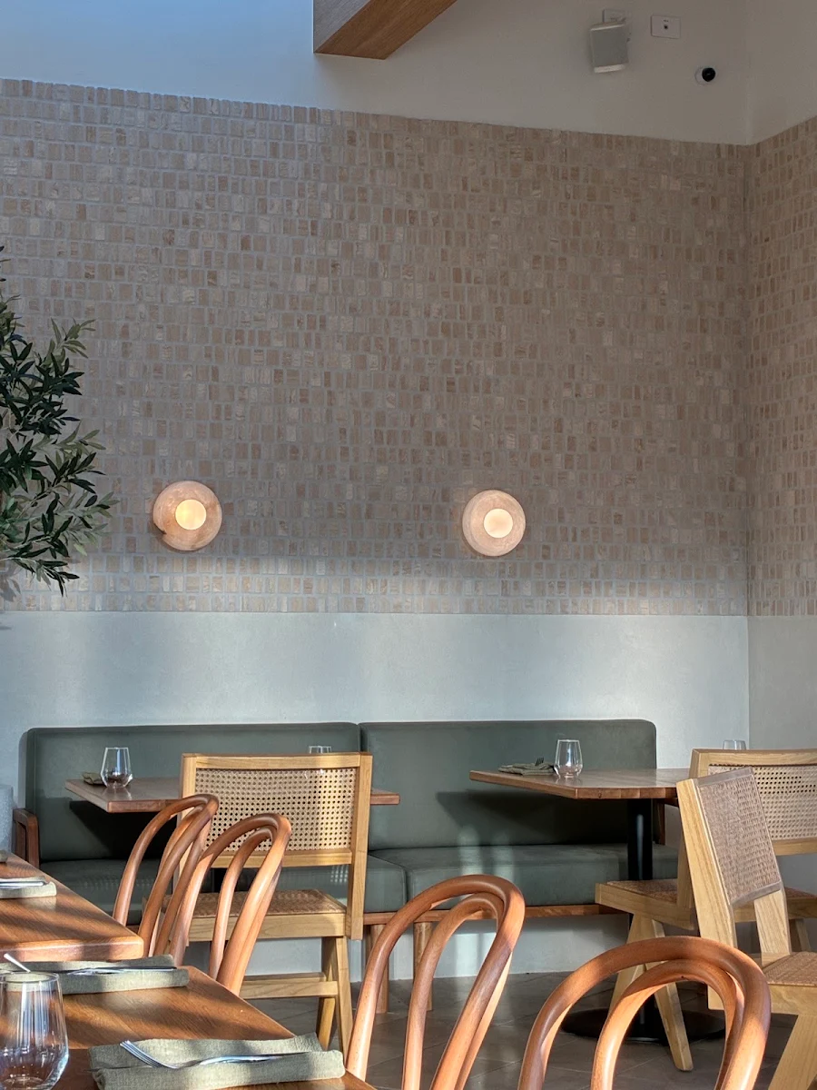 Vibe, Gigi's Restaurant