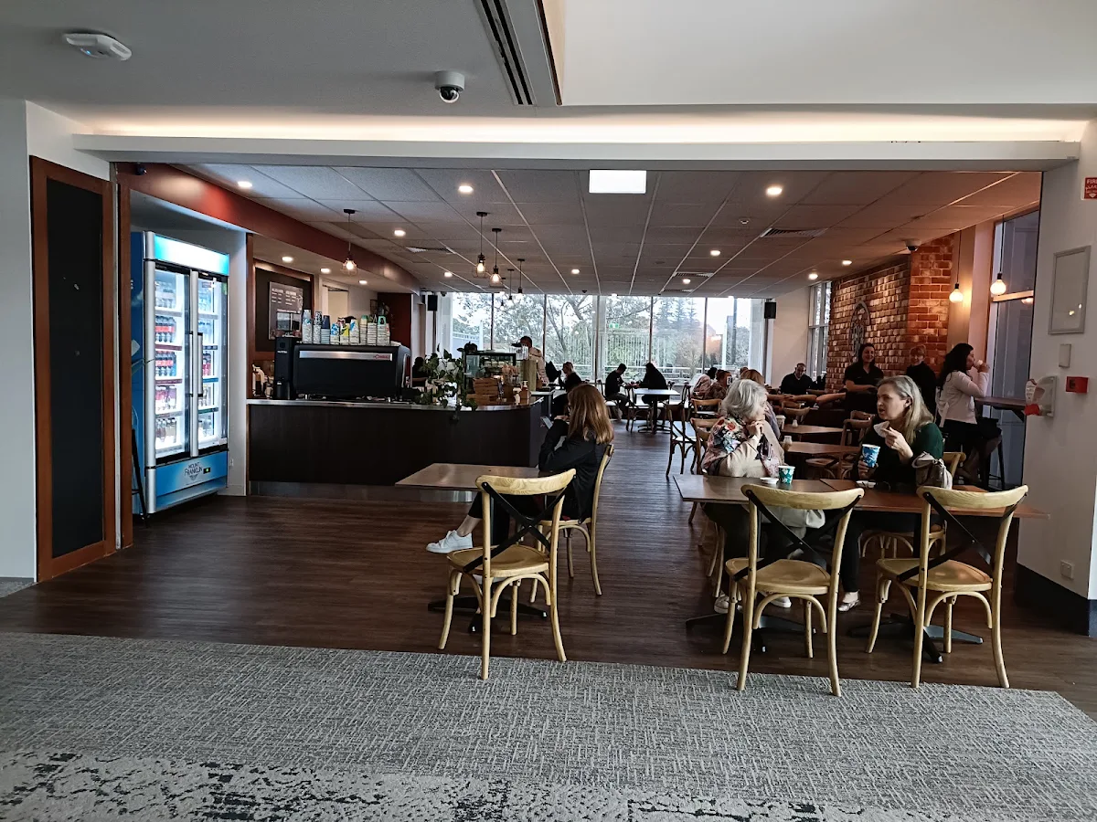Vibe, Cafe 613