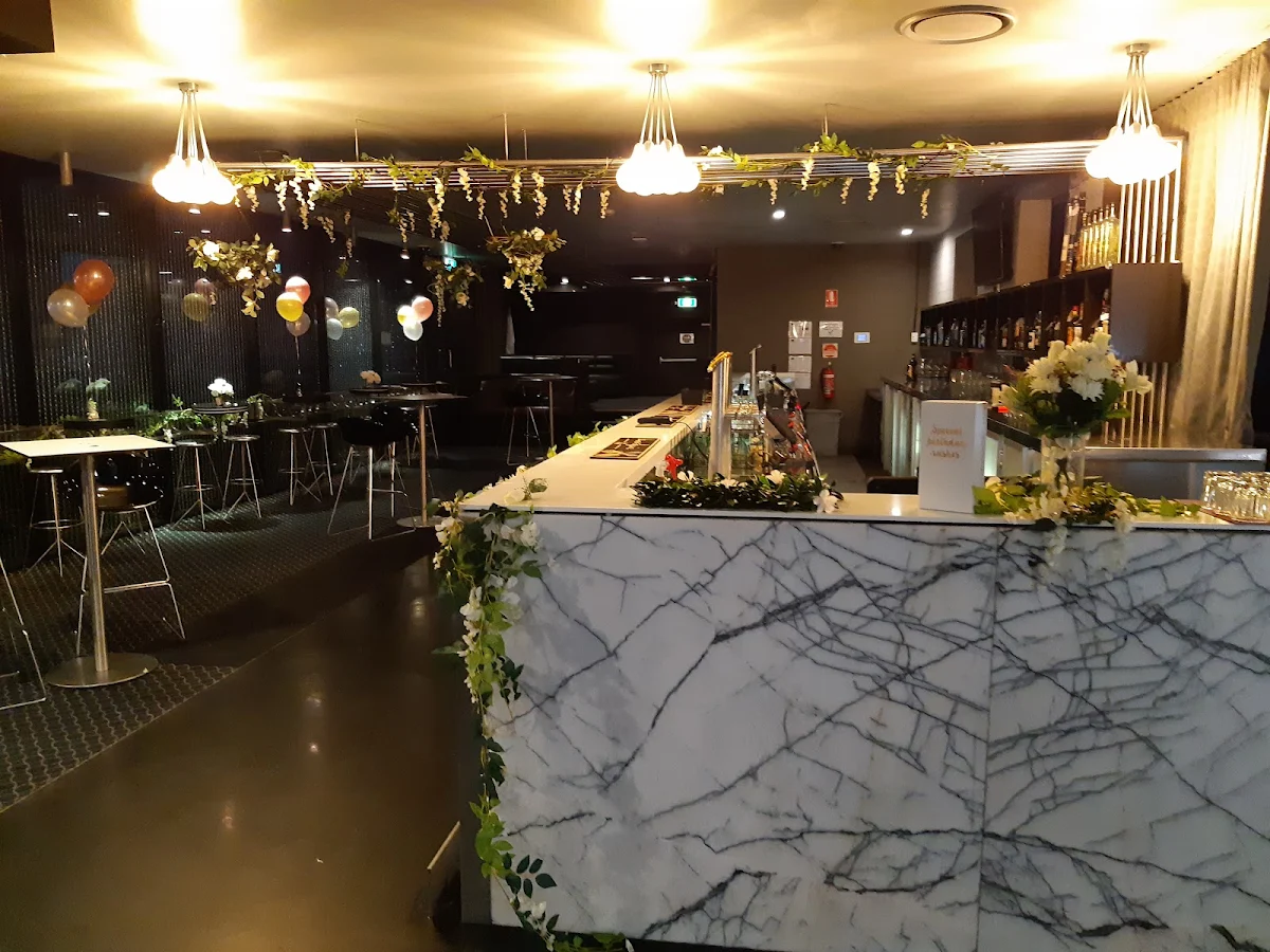 Vibe, Australian National Hotel
