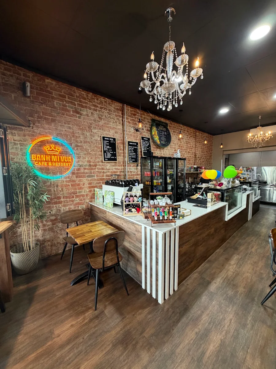 Vibe, Banh Mi Vua Cafe & Dessert