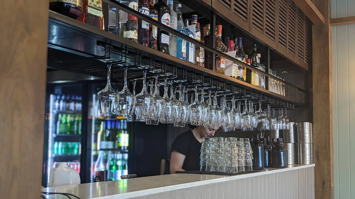 Vibe, Elia Greek Tavern