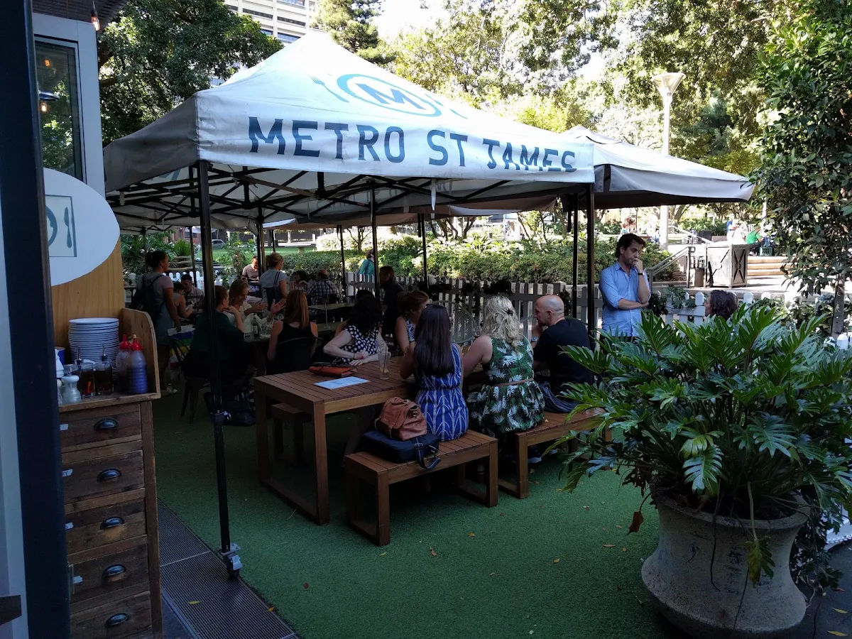 Vibe, Metro St James