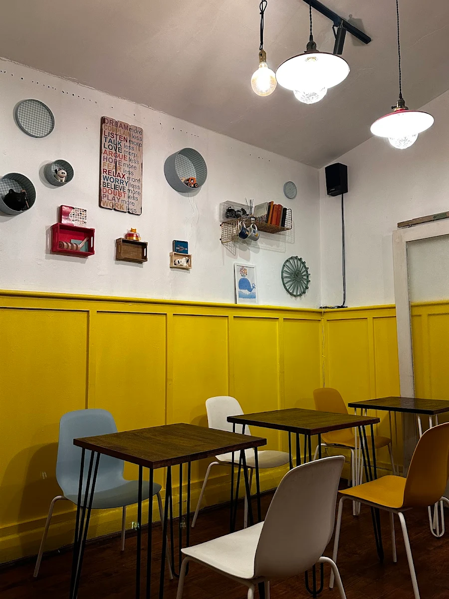Vibe, Astonish Café & Dessert