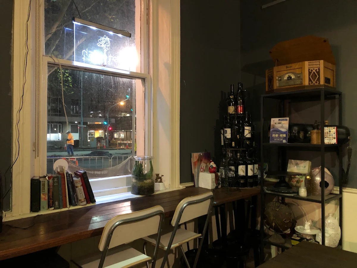 Vibe, Astonish Café & Dessert