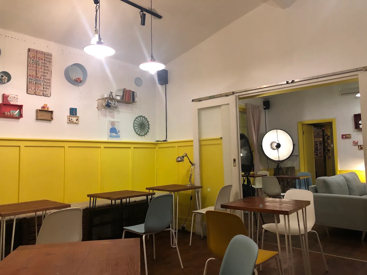 Vibe, Astonish Café & Dessert