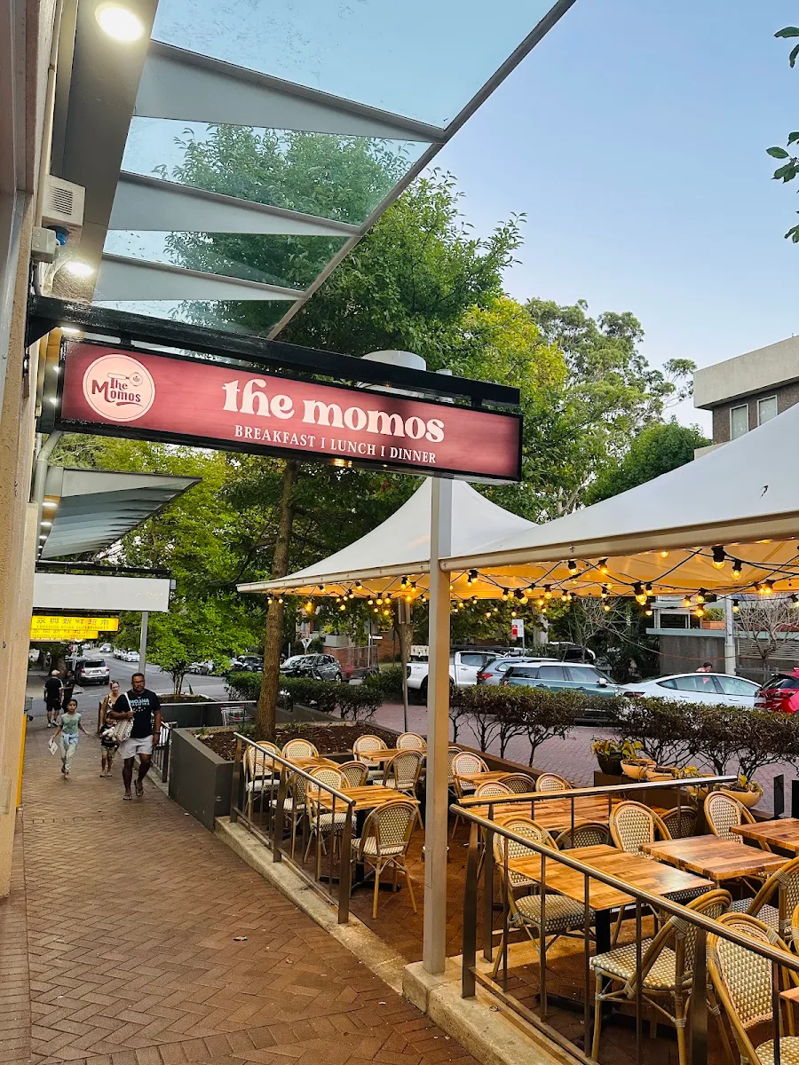 Vibe, The momos