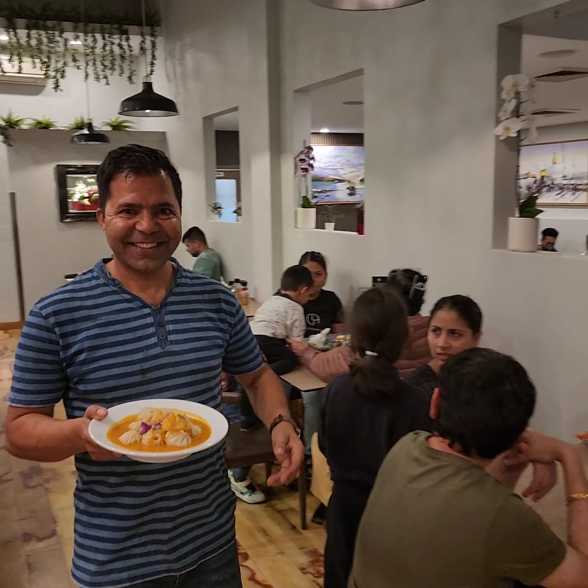 Vibe, The momos