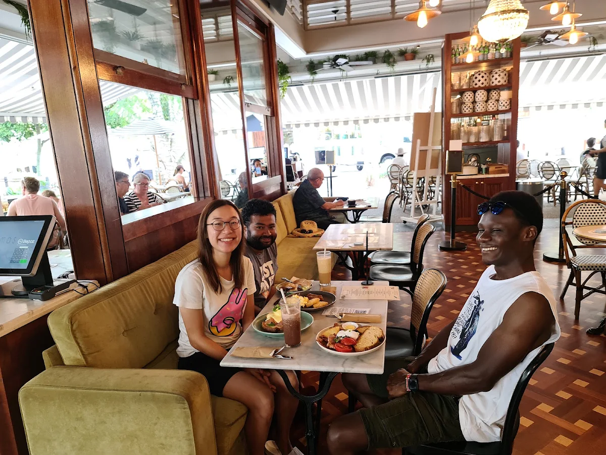 Vibe, Bistro C