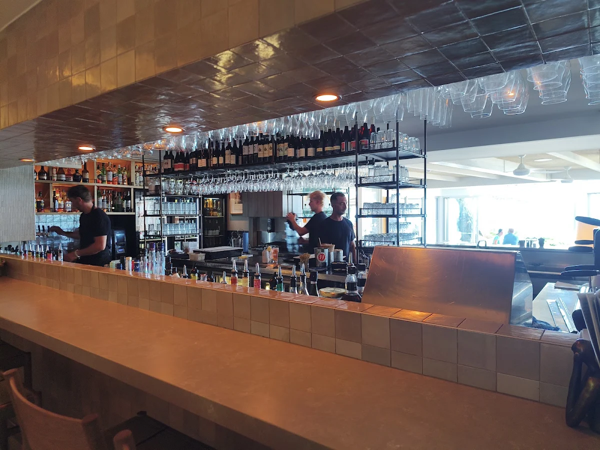 Vibe, Bistro C