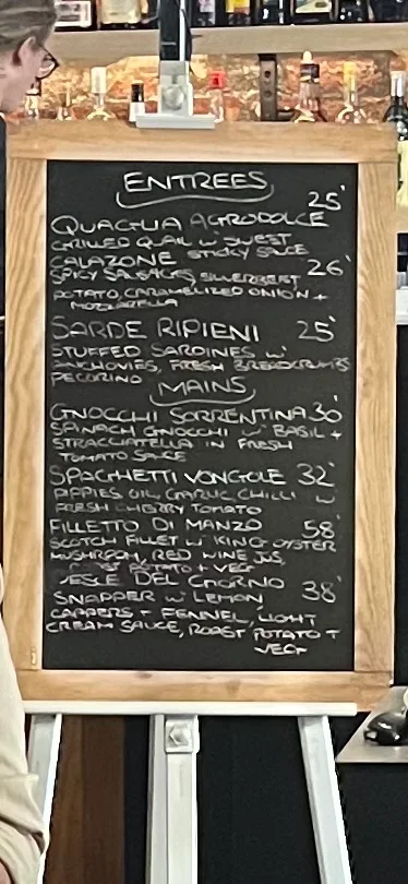 Menu, Houdinis Cafe e Cucina
