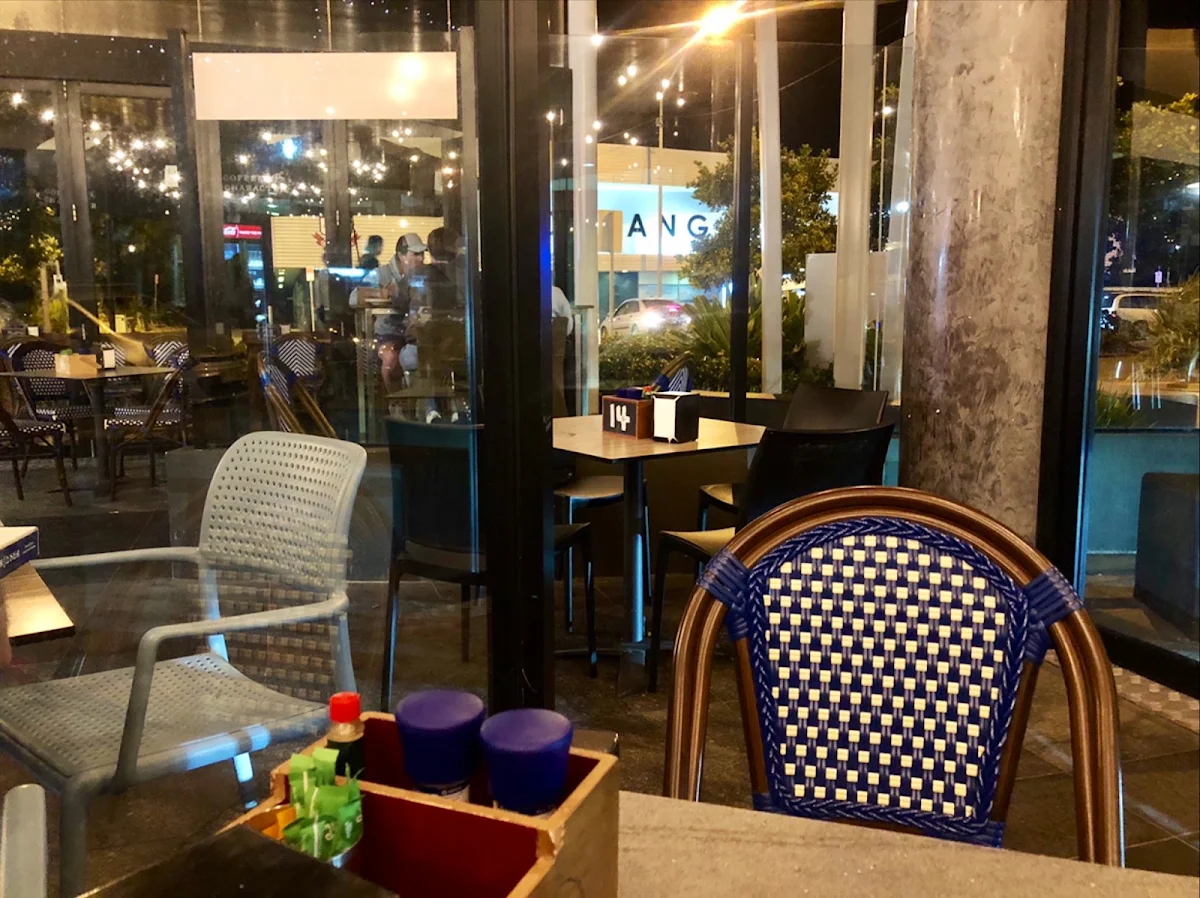 Vibe, Earth 'n' Sea Pizza