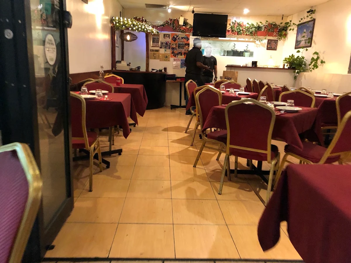Vibe, Halims Indian Taj Restaurant