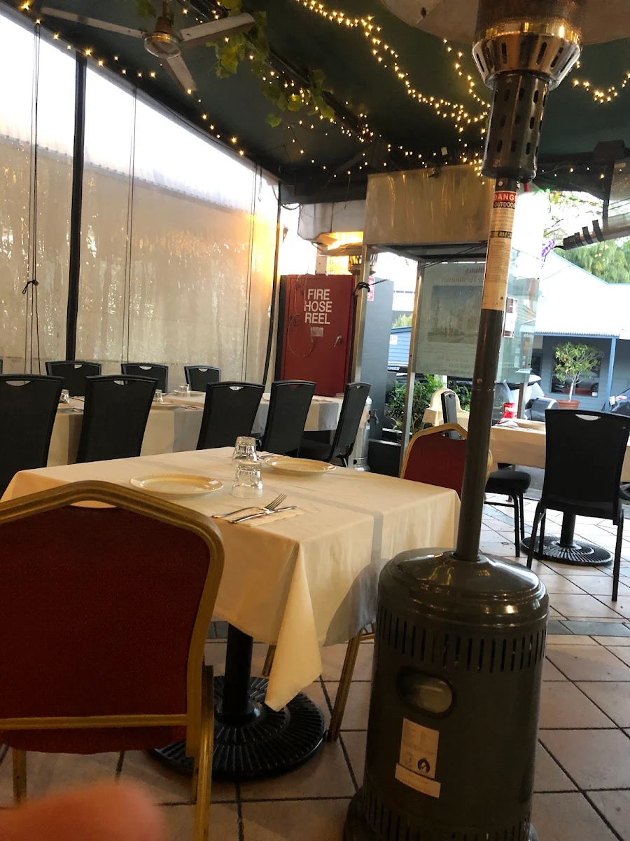 Vibe, Halims Indian Taj Restaurant