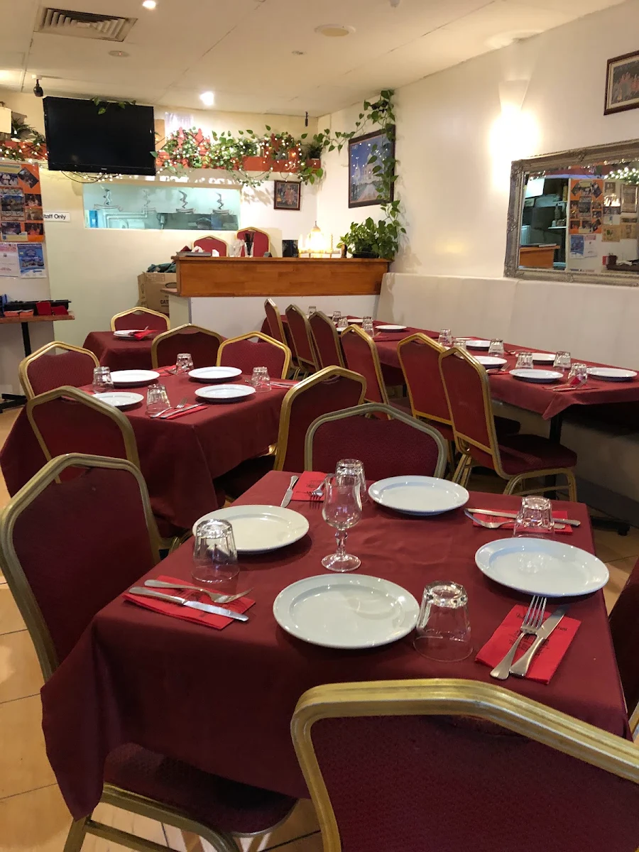 Vibe, Halims Indian Taj Restaurant