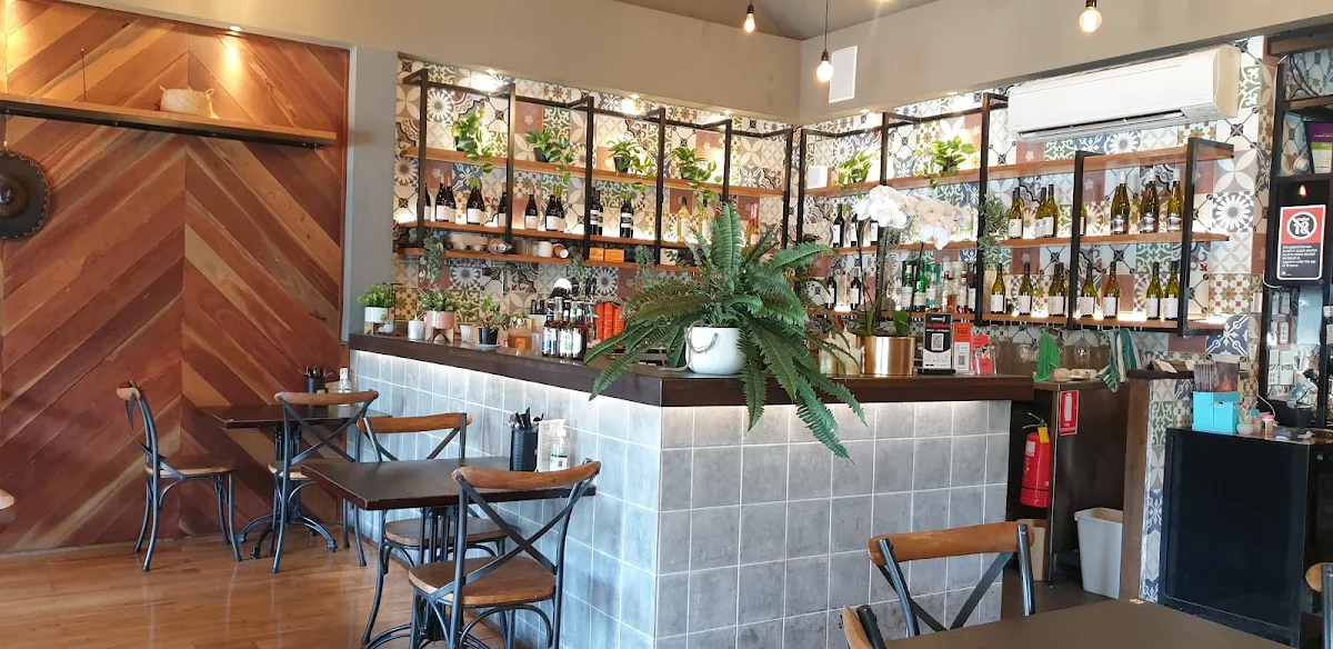 Vibe, Uncle Joe's Malaysian Kitchen