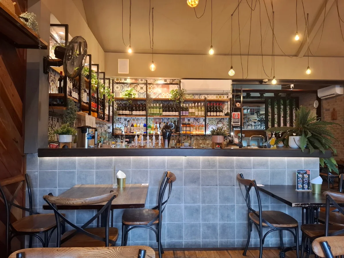 Vibe, Uncle Joe's Malaysian Kitchen