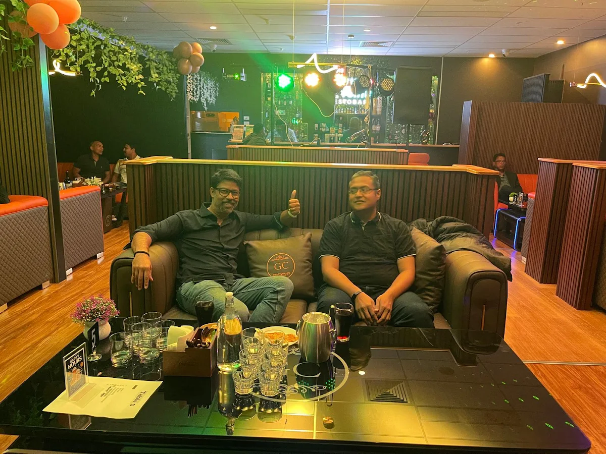 Vibe, Tusk & Tonic Restobar