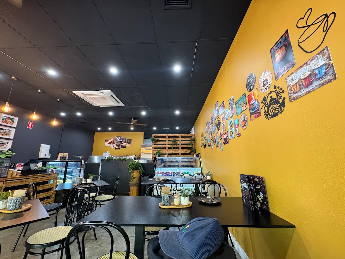 Vibe, Detour Cafe Dolphin Quay