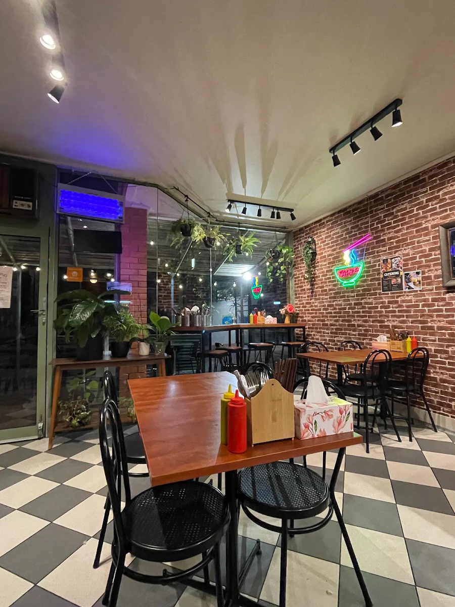 Vibe, Tasty Pho 165