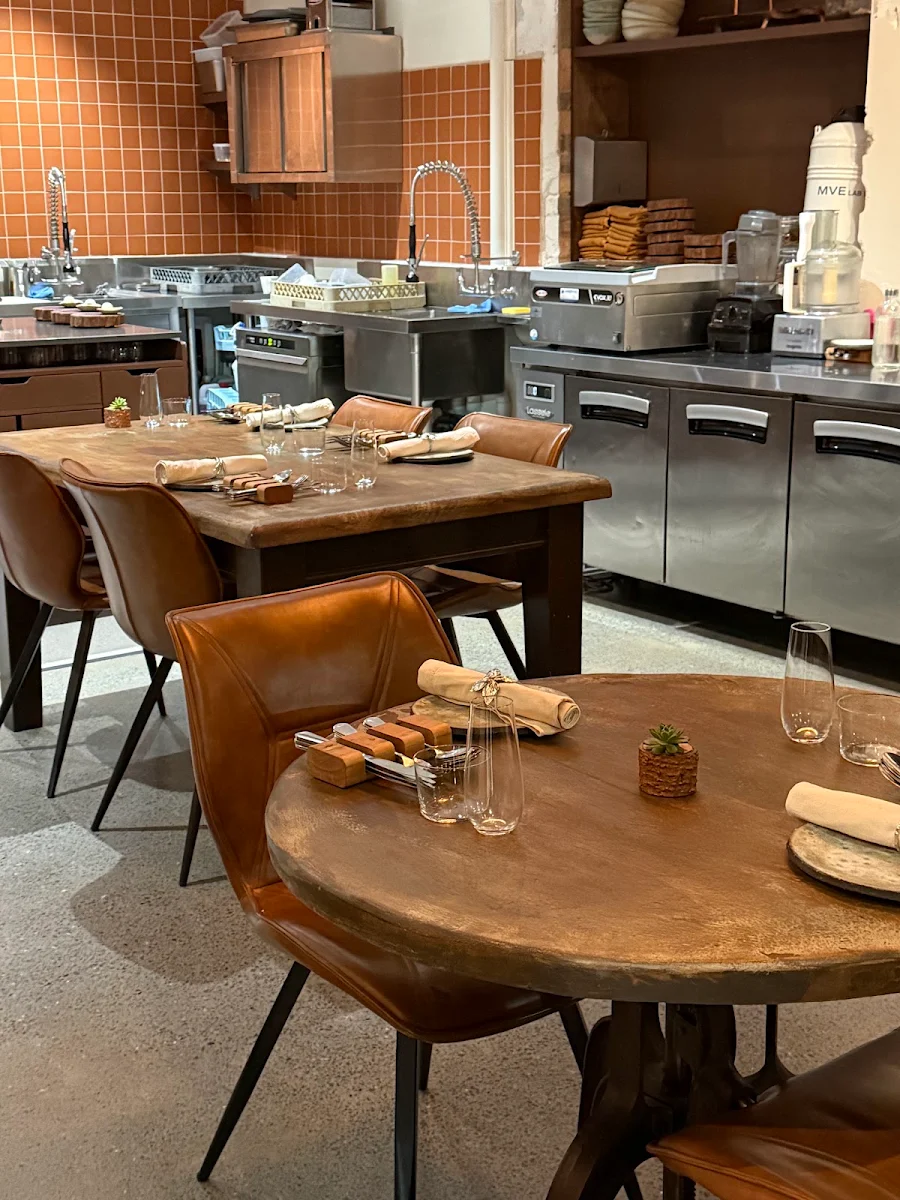 Vibe, Perspective Dining (Eucalyptus Room)