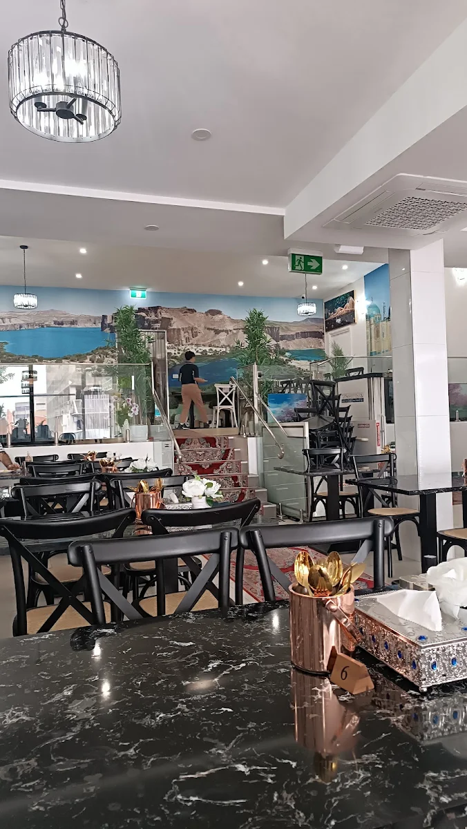 Vibe, Shams Restaurant
