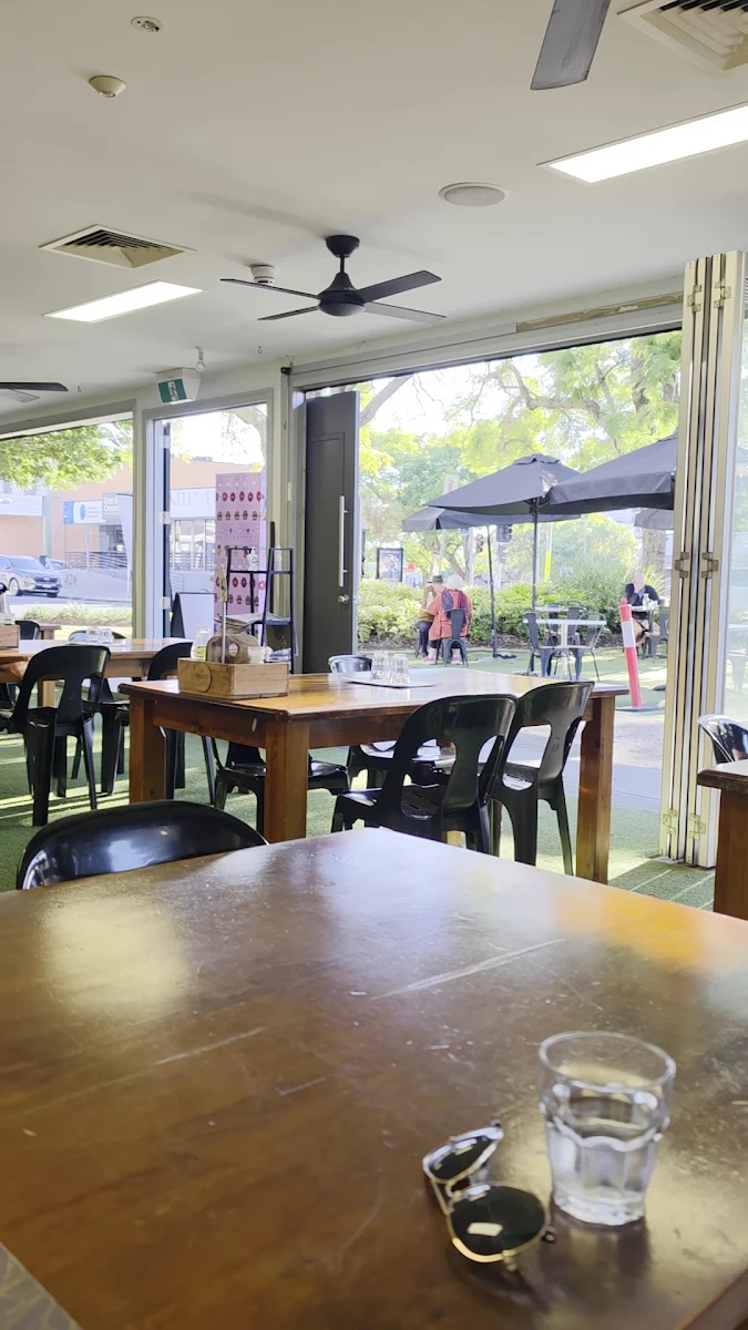 Vibe, MK Bower cafe