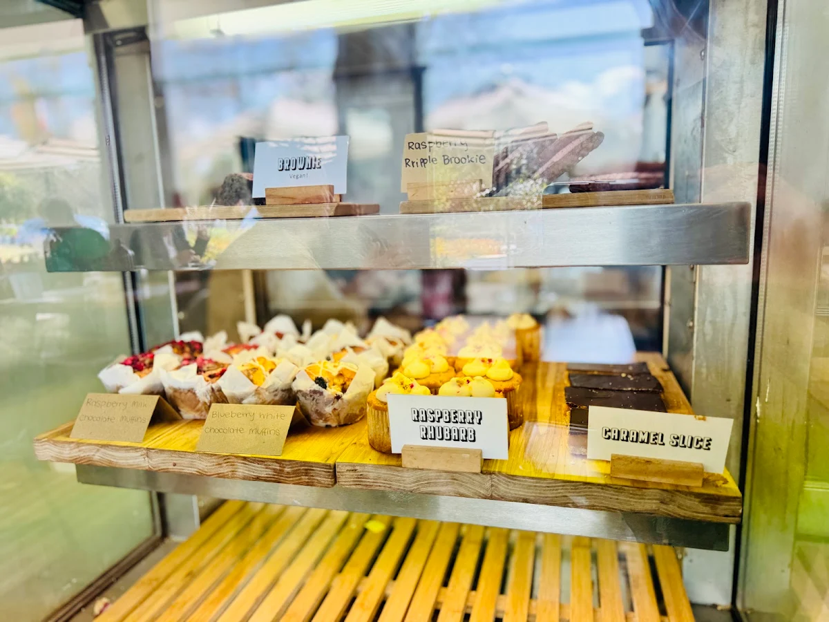 Vibe, Paulie's Corner Cafe