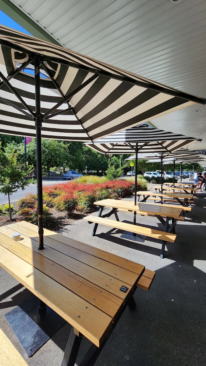 Vibe, Paulie's Corner Cafe