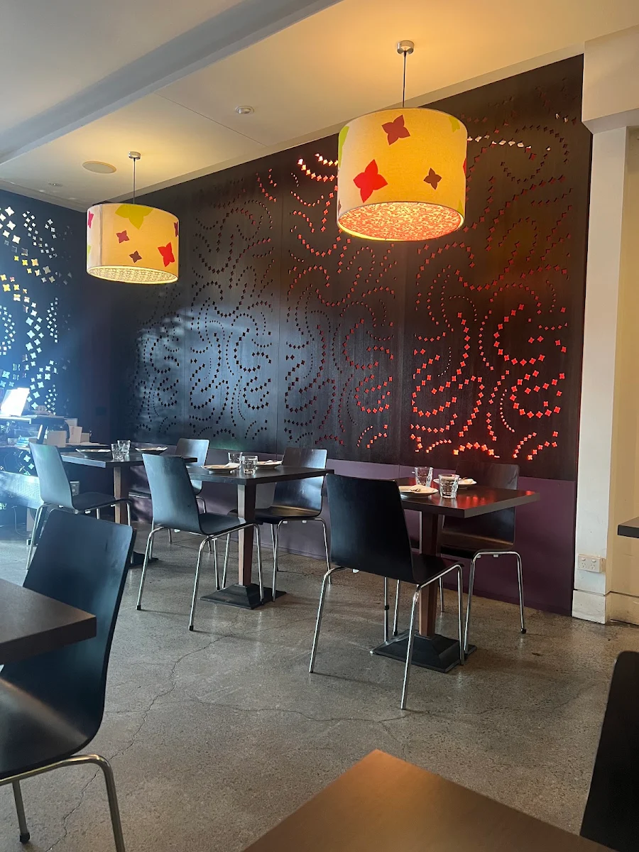 Vibe, Charm Thai Restaurant