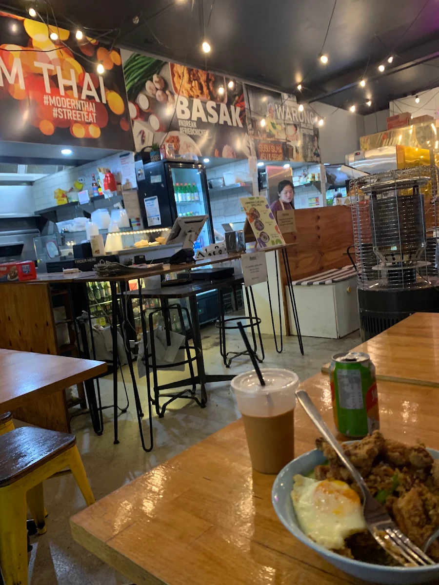 Vibe, Food Hall