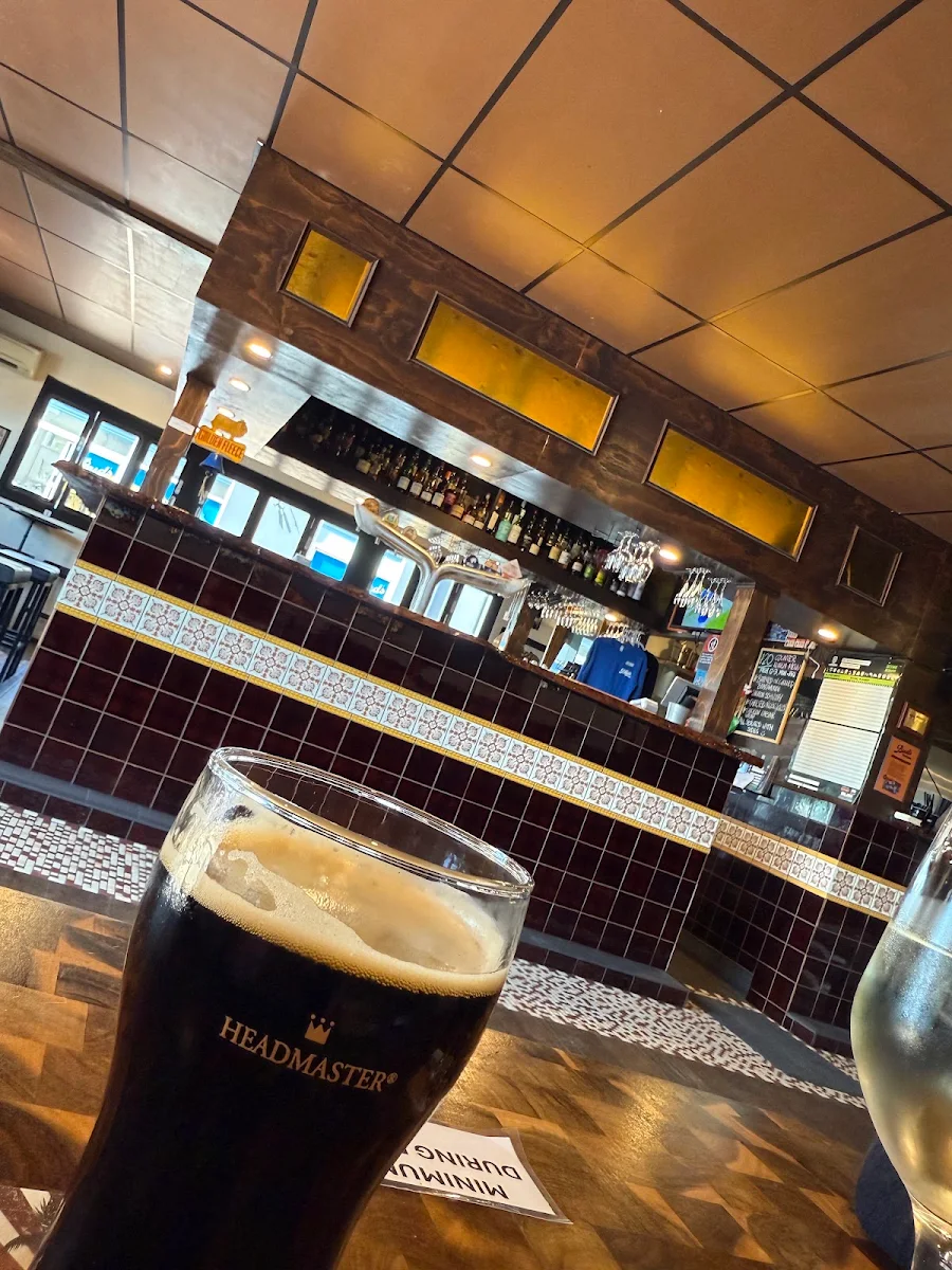 Food & drink, Bud's Tavern