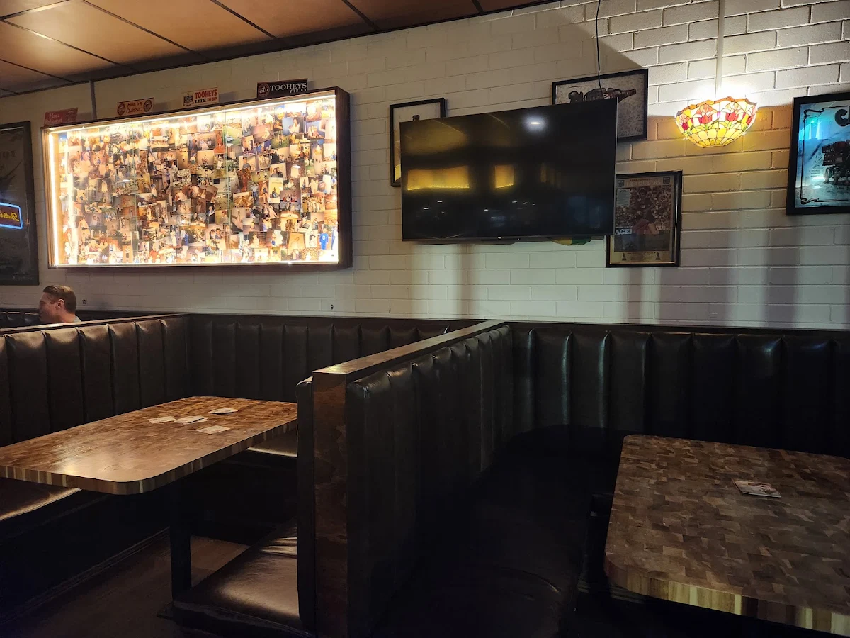 Vibe, Bud's Tavern