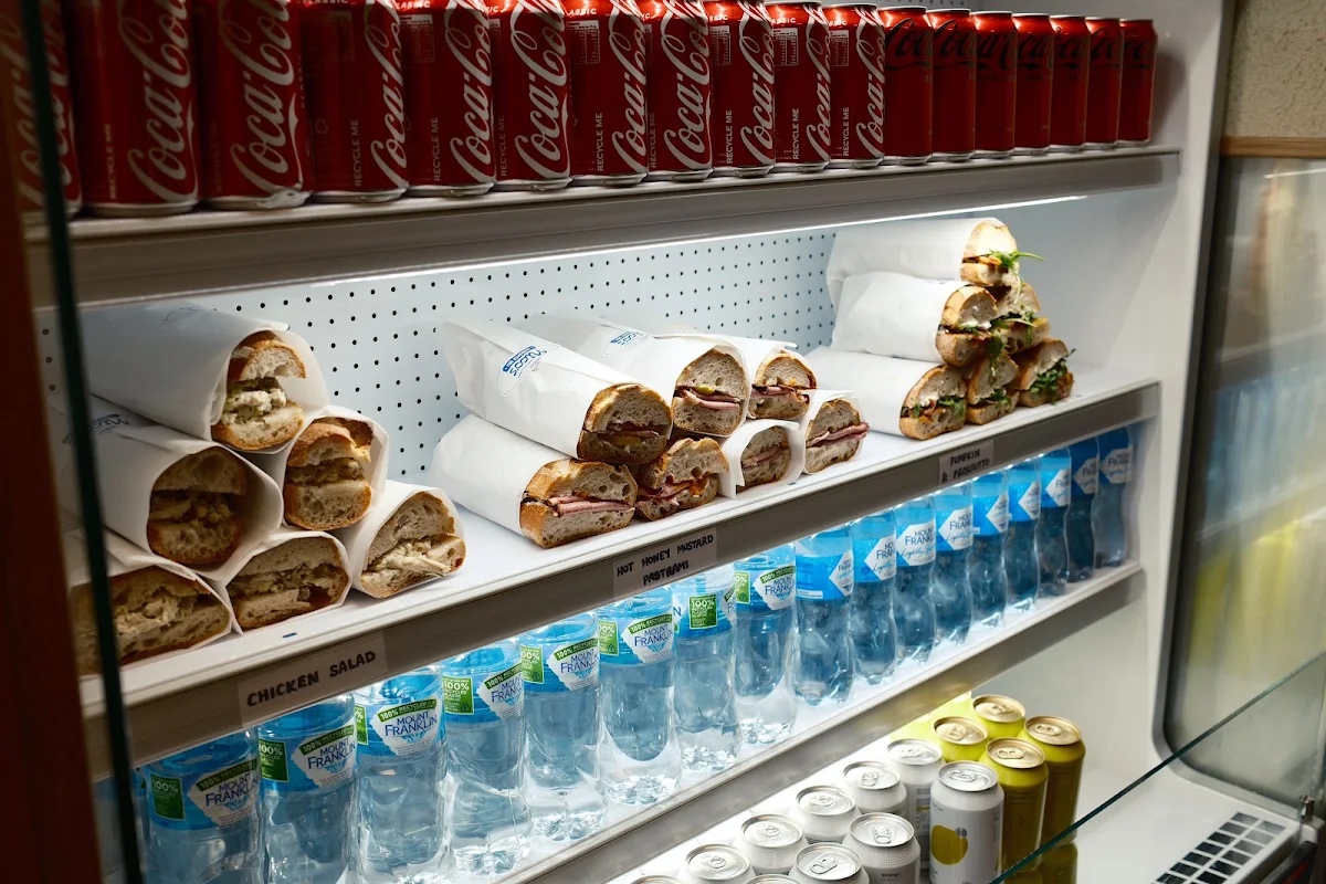 Vibe, Nico's Sandwich Deli (Stamford Hotel)