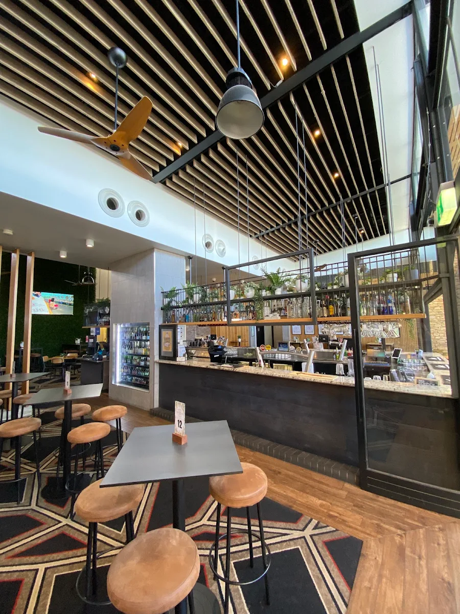Vibe, Bar 345