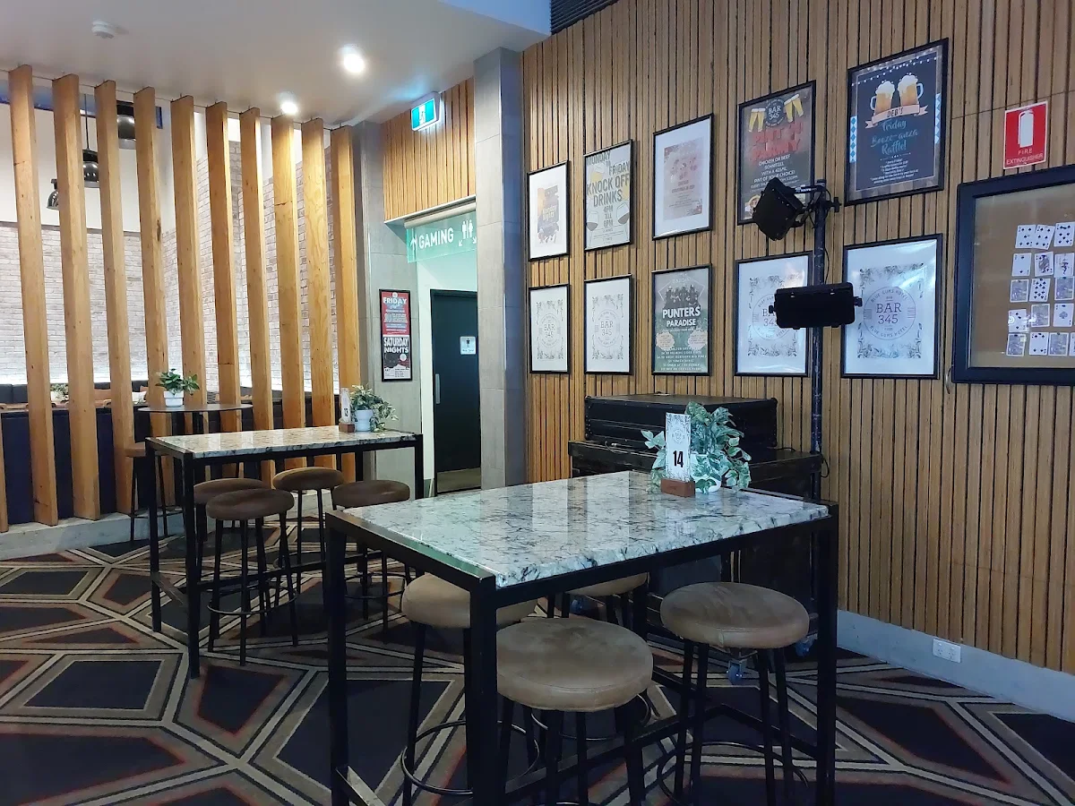 Vibe, Bar 345