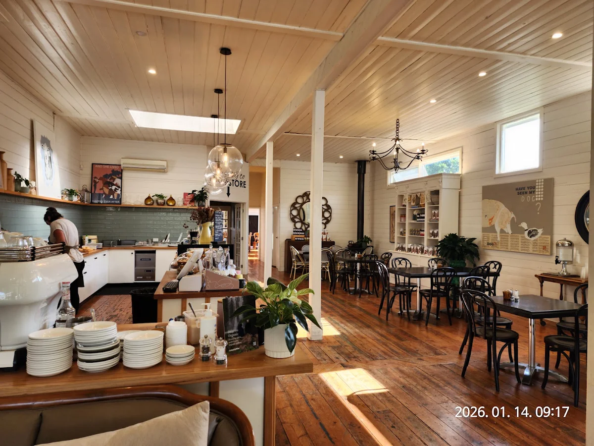 Vibe, Loch Village General Store