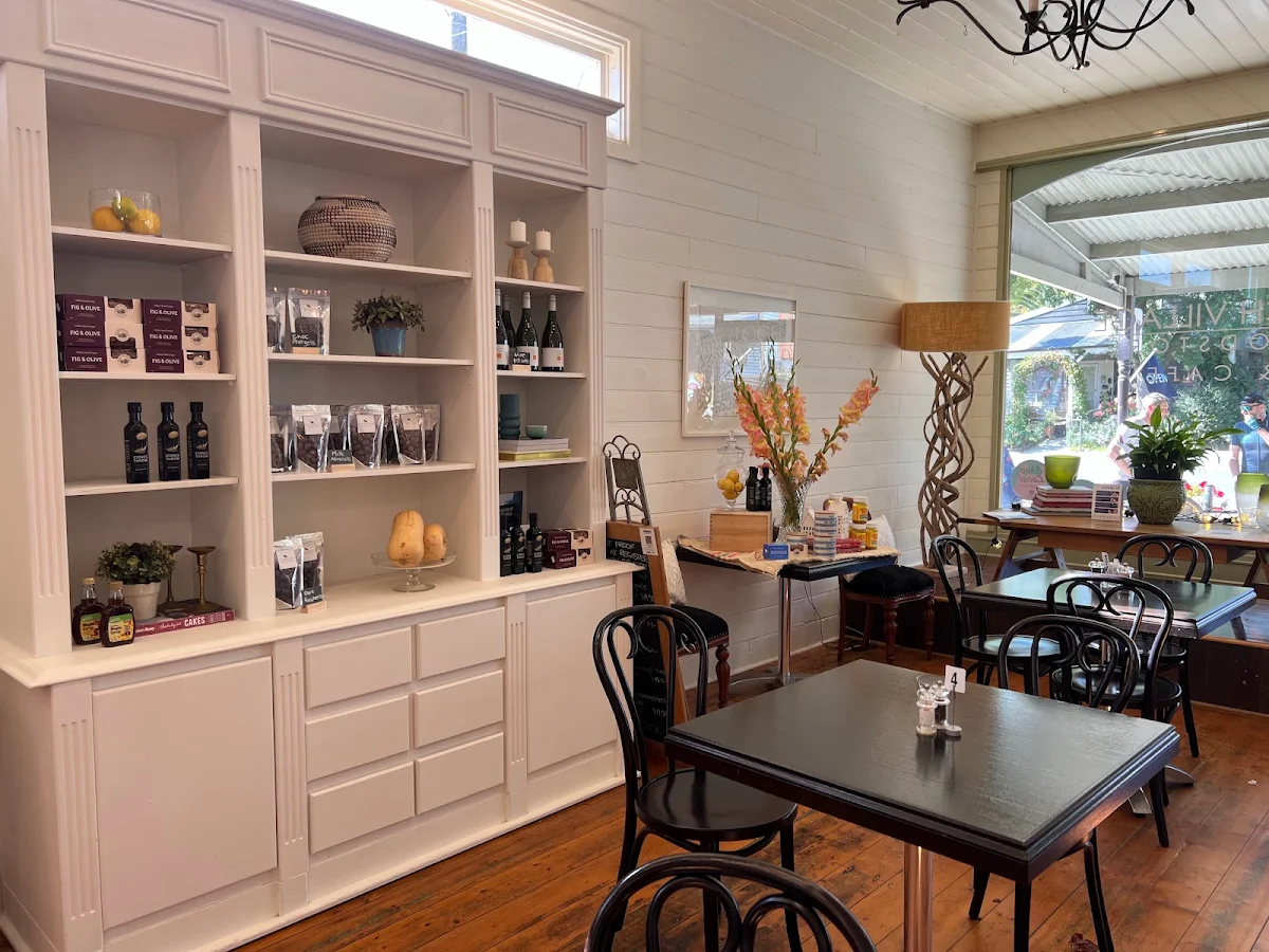 Vibe, Loch Village General Store