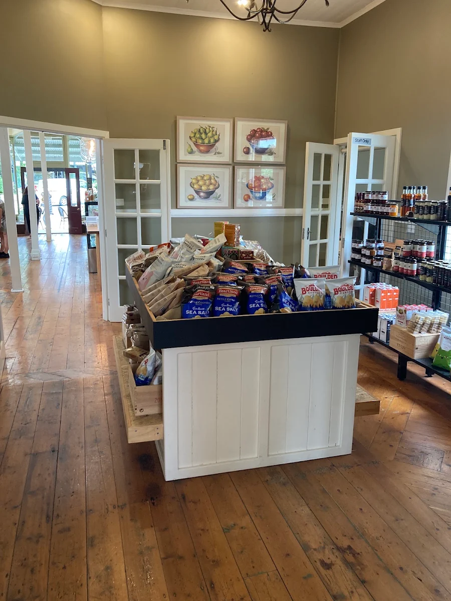Vibe, Loch Village General Store